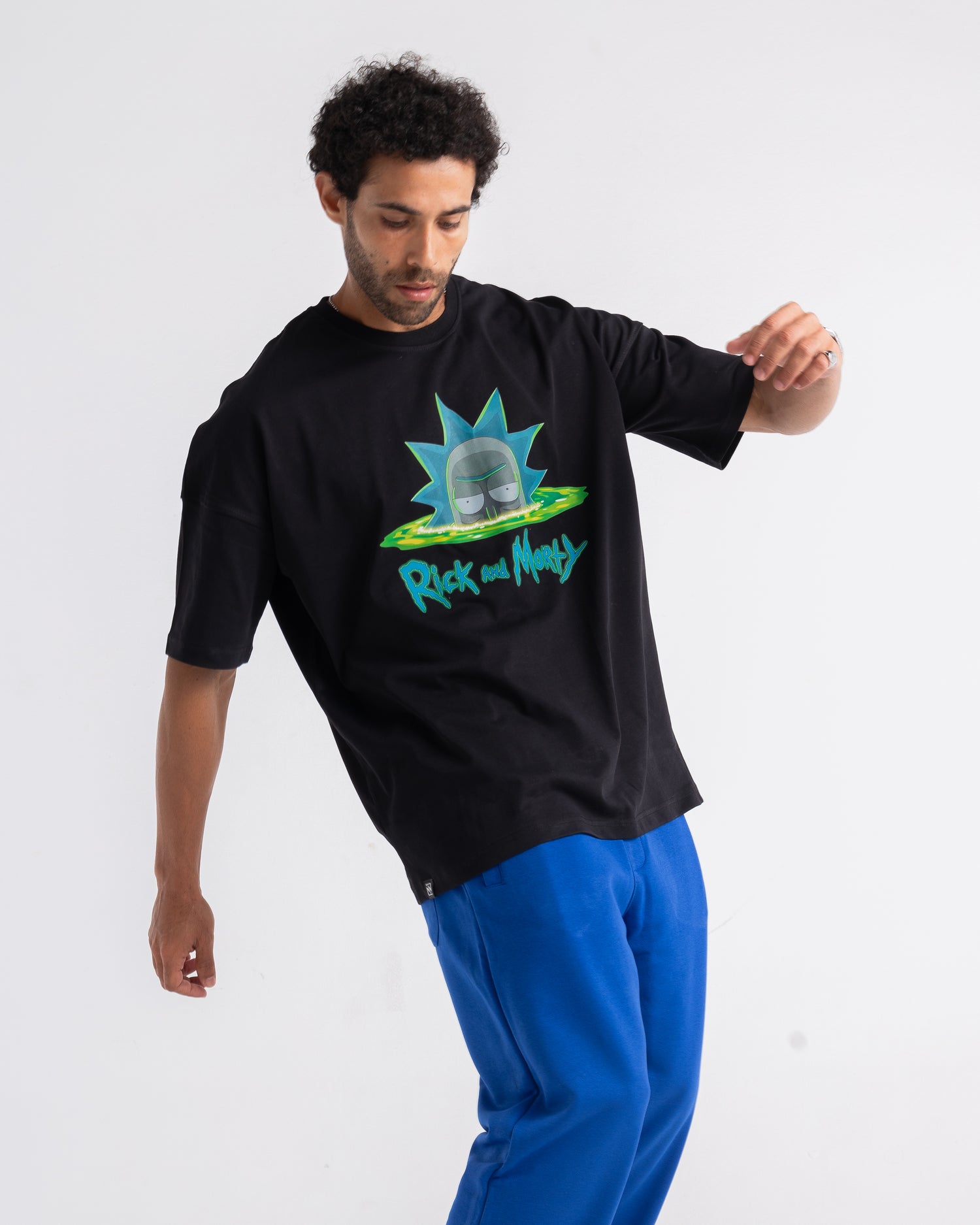 Oversized Black Rick & Morty Printed .